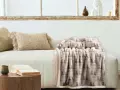 Plaid con gattini e cuori, pronto per essere lavato in lavatrice. Morbido e accogliente, perfetto per il divano.