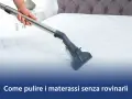 Un professionista effettua la pulizia dei materassi con un aspiratore, garantendo un ambiente sano e igienico.