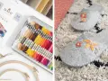 Kit per imparare come ricamare a mano: fili colorati, forbici, telai e pantofole decorate con fiori ricamati.