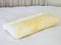 Federe ingiallite sul letto, un problema comune. Scopri come sbiancare le federe ingiallite per un bianco impeccabile.