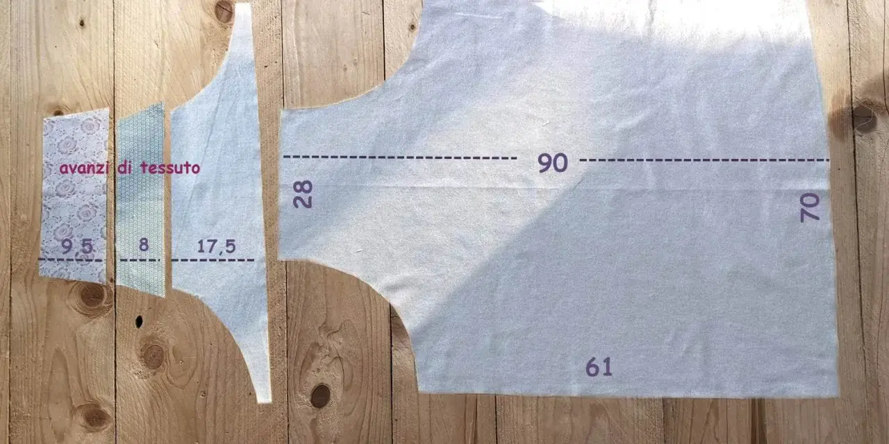 Modelli per grembiuli da cucina fai da te su tessuto chiaro, con misure indicate.