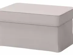 Pouf quadrato grigio chiaro con fodera rimovibile, ideale per chi cerca idee su come rivestire un pouf quadrato con stile e praticità.