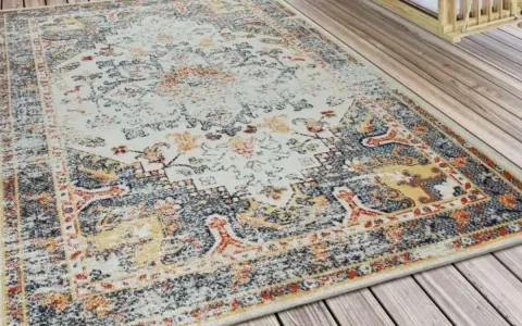 Tappeto con motivi vintage, ideale per il lavaggio e per dare un tocco di stile alla tua casa.