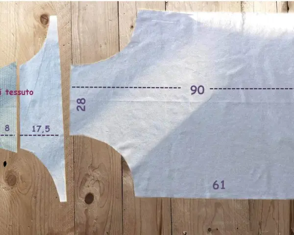 Modelli per grembiuli da cucina fai da te su tessuto chiaro, con misure indicate.