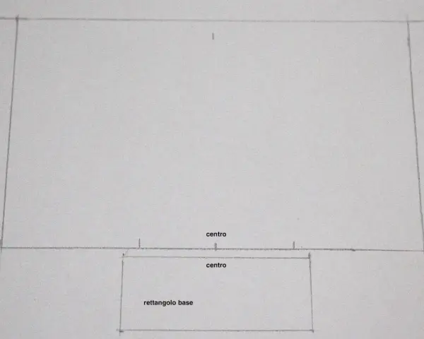Cartamodello porta pannolini fai da te: schizzo con linee, misure (cm 5) e indicazioni "centro" e "rettangolo base" per creare un pratico contenitore.
