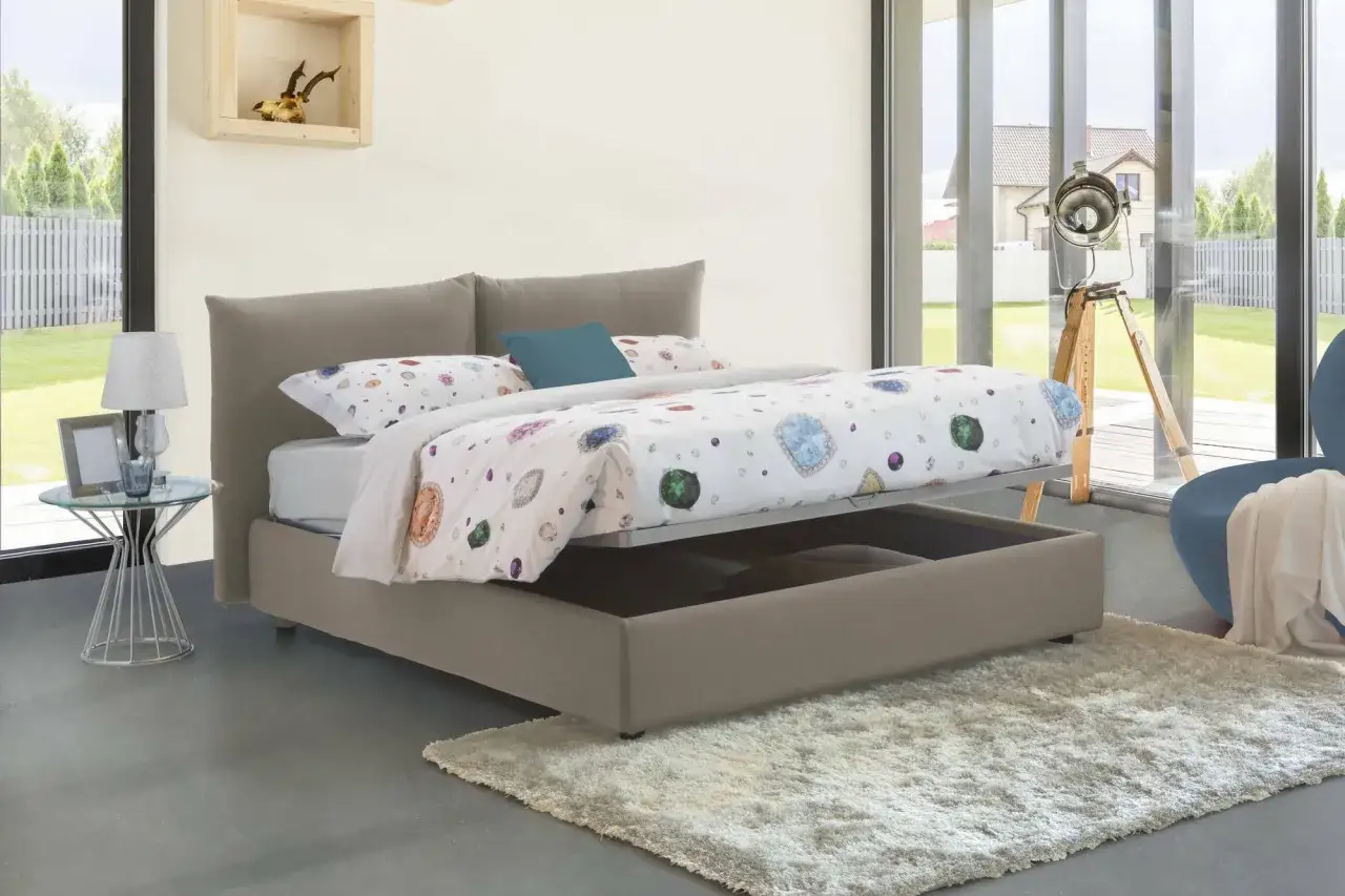 Letto tortora con copripiumino a gemme. Abbinamenti moderni per una camera da letto luminosa.