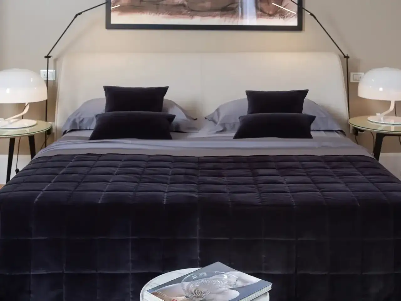 Letto impeccabile, pronto per sogni d'oro. Scopri come fare il letto all'americana per un tocco di classe.